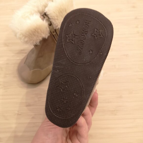 Fall fashion booties size 4 - Picture 2 of 3